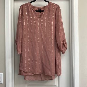 Maurices Pink Top with Gold Design size 1